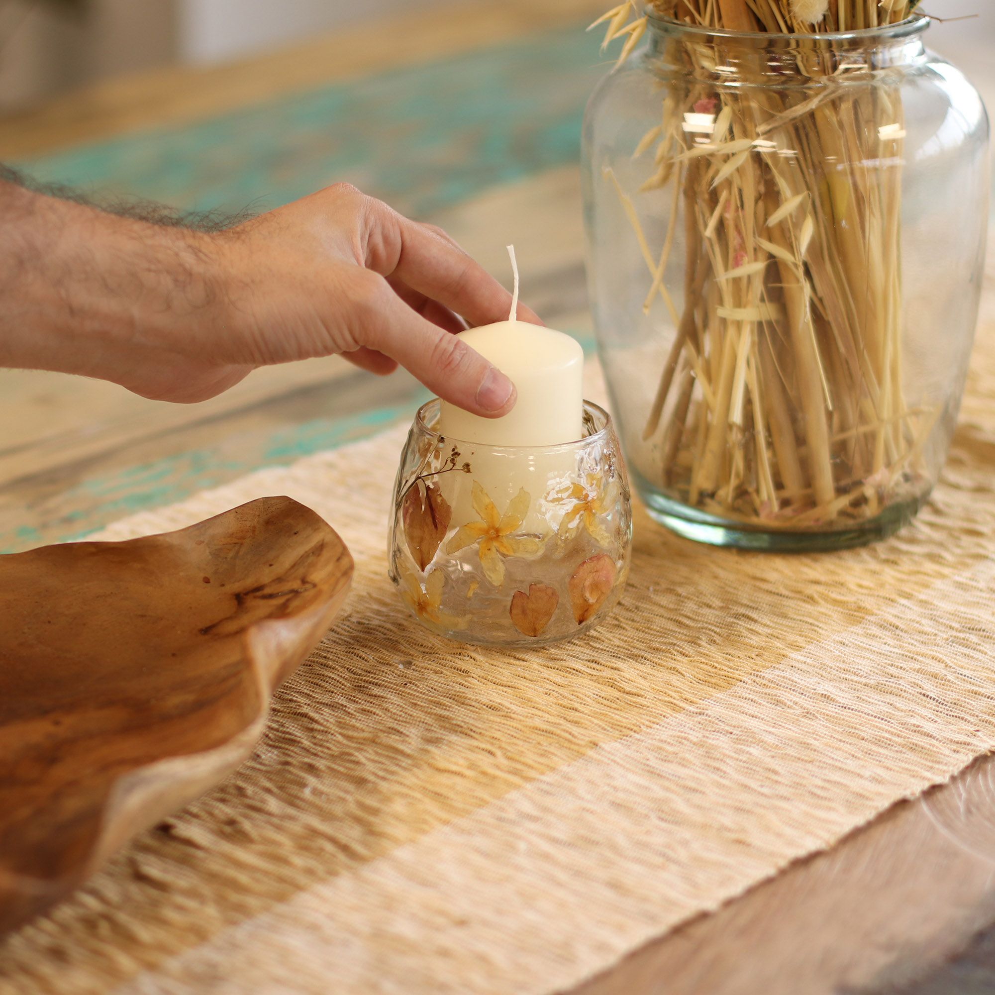 Natural Floral Glass - Straight Candle Holder - Rosa - (8x8cm) - Image 3