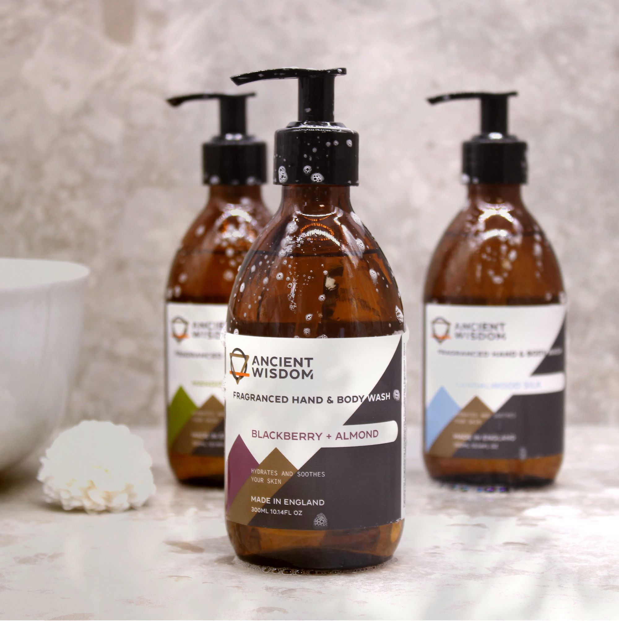 Raspberry & Pomegranate Hand & Body Wash 300ml - Image 2