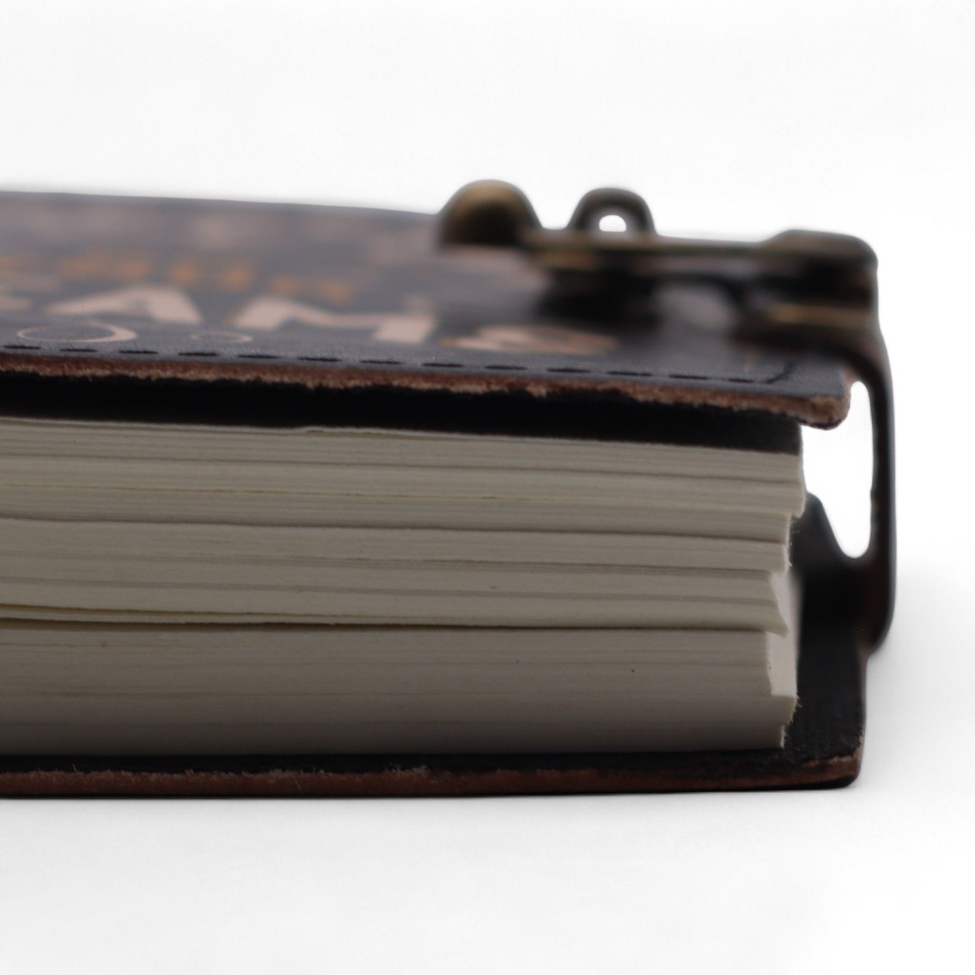 Leather Printed Notebook – Never Give Up On Your Dreams - 17.8×12.7 cm - Image 4