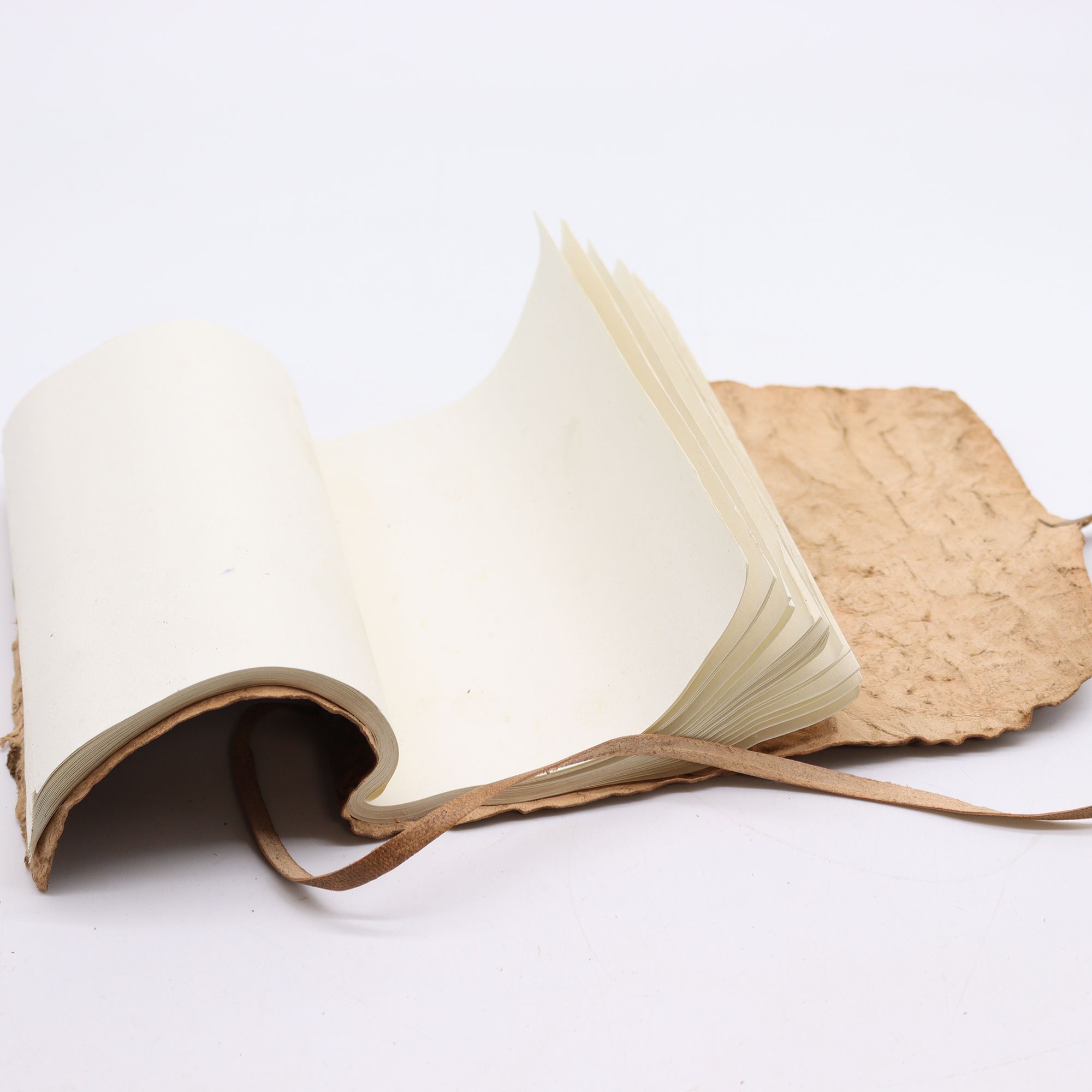 Rolled Leather Travel Notebook - 96 pages - Natural 21x15cm - Image 3