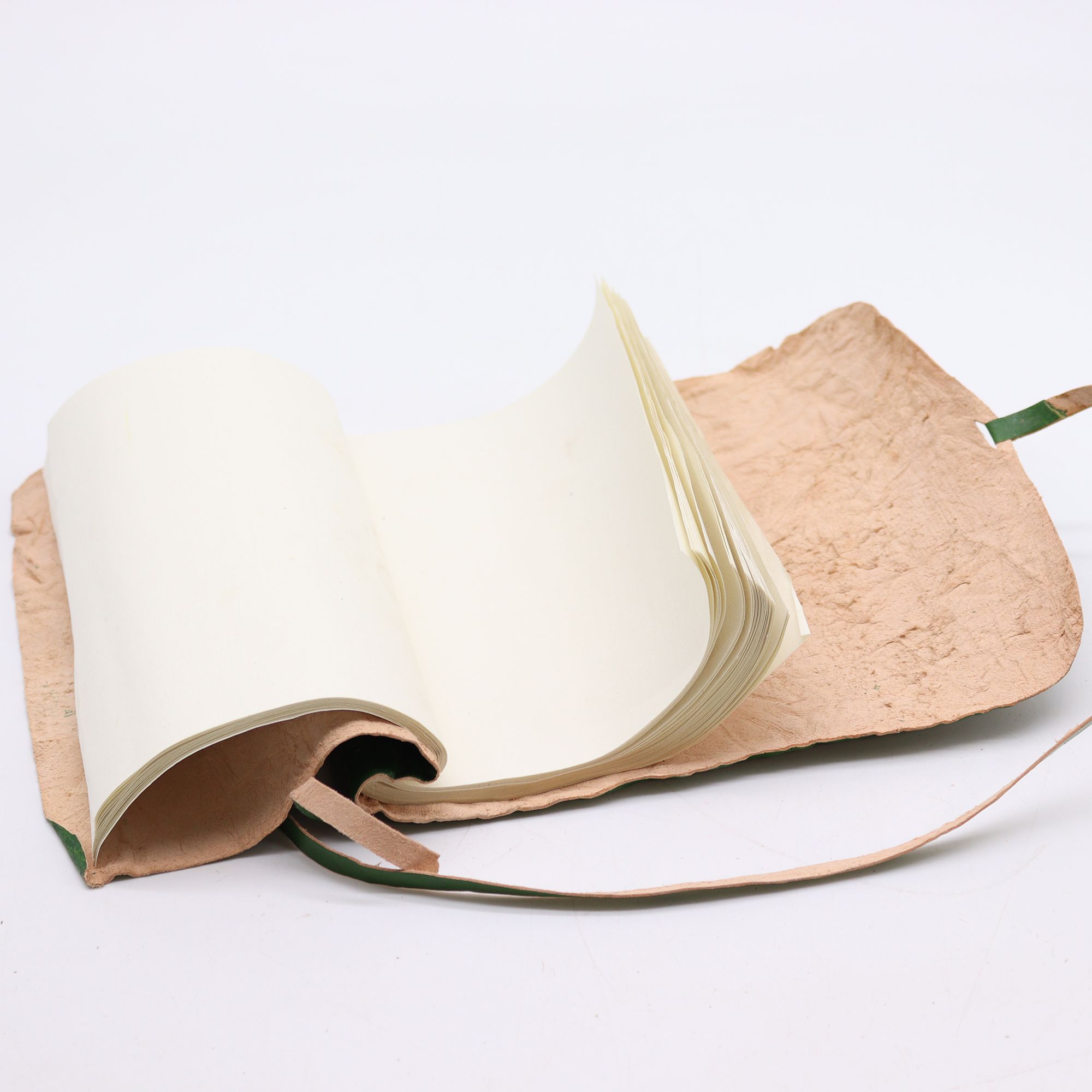 Rolled Leather Travel Notebook - 96 pages - Green 21x15cm - Image 3